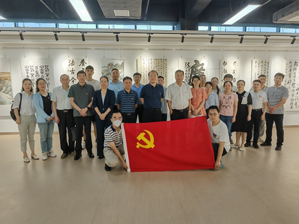 淮糧集團(tuán)、市糧食和物資儲(chǔ)備局聯(lián)合開(kāi)展“弘揚(yáng)清風(fēng)正氣、傳承廉潔文化”書(shū)法美術(shù)作品展參觀活動(dòng)