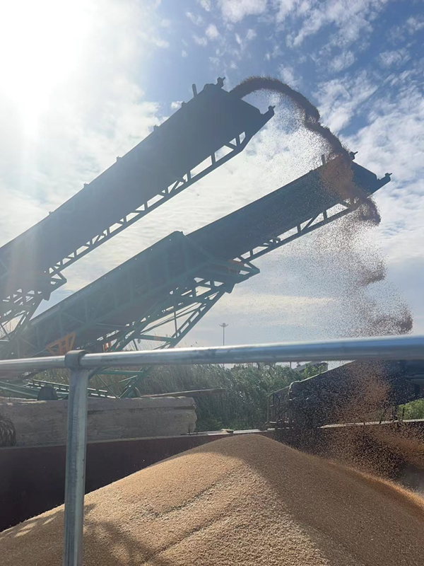 集團(tuán)在壽縣濺溝碼頭開(kāi)展走船貿(mào)易